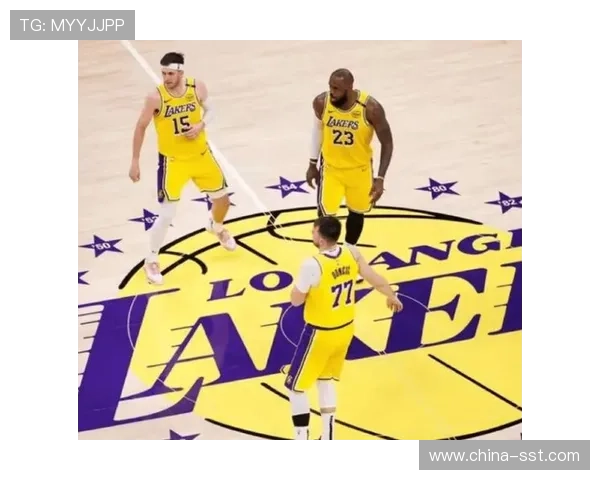 湖人险胜快船双星闪耀詹皇划水